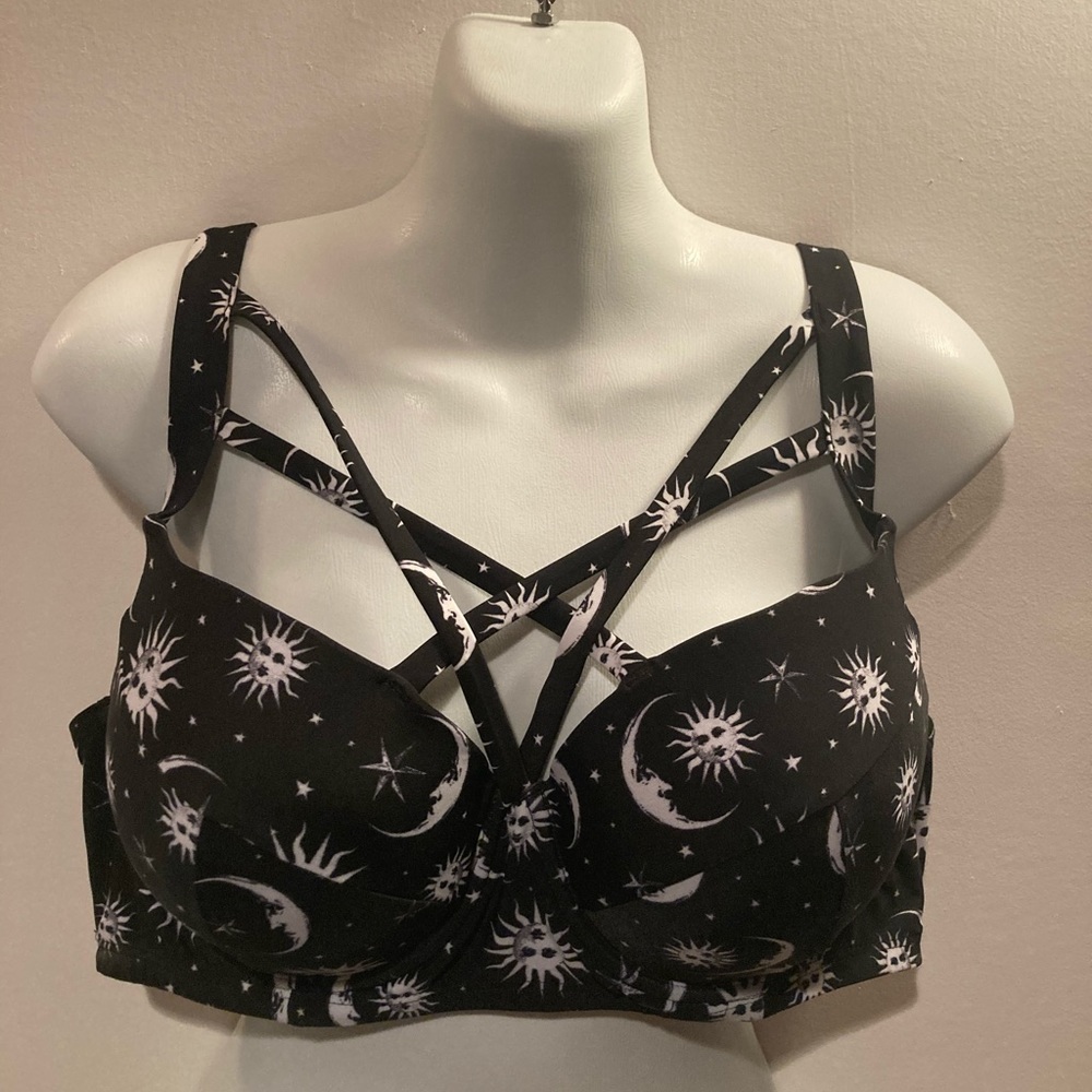 NWT 1X Hot Topic Black White Celestial strappy swim top bathing suit PLUS